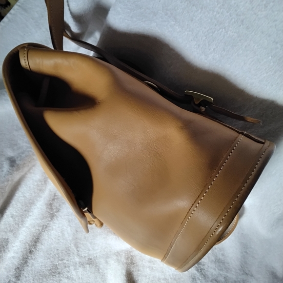 💗🩷 Coach Authentic Womans Backpack - Very Nice Leather in great condition❤️💕 - Picture 5 of 8